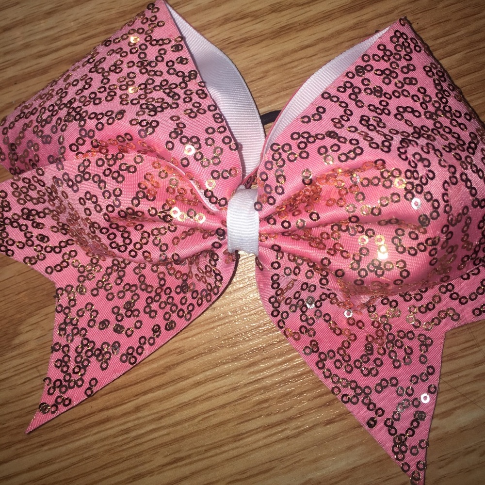 Hair bow never worn