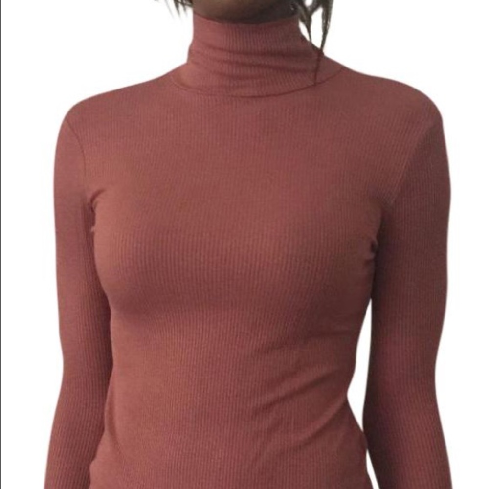 H&M pink thin turtleneck - size M