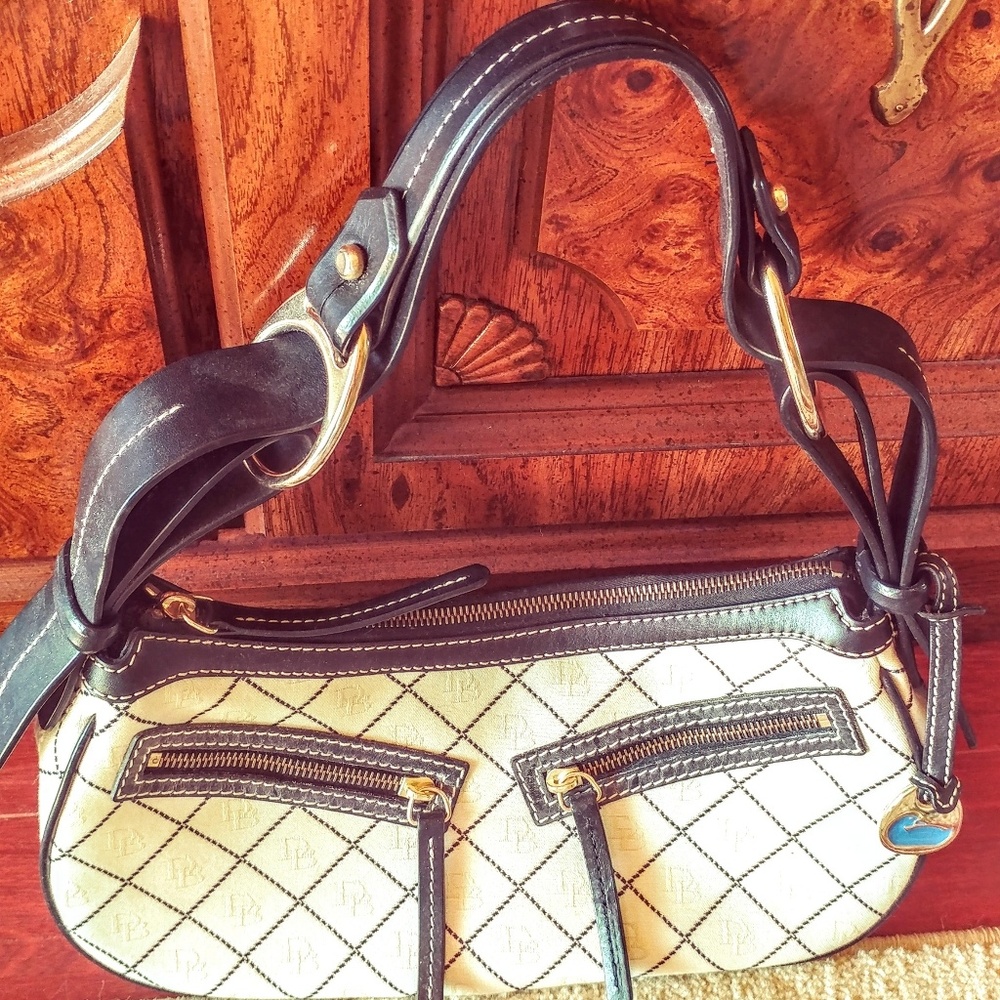 Dooney & Bourke Signature Vintage Bag