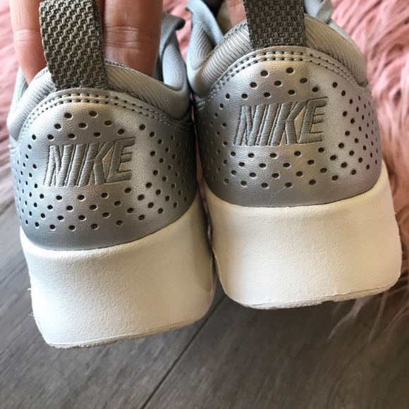 NWT Nike Thea SE metallic 🗡 - Picture 8 of 8
