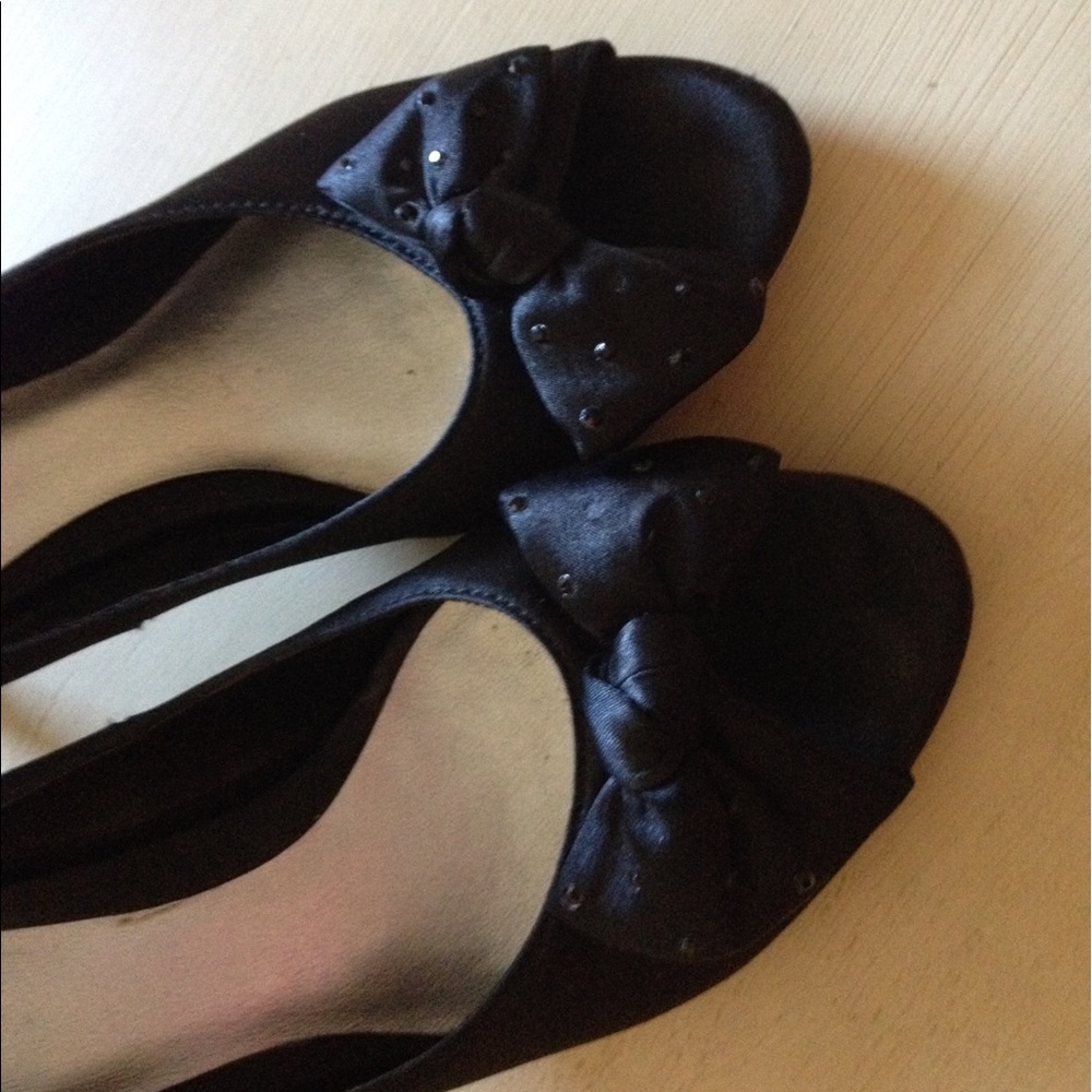 Women's pumps Sz 5 1/2. 1 1/2" heel