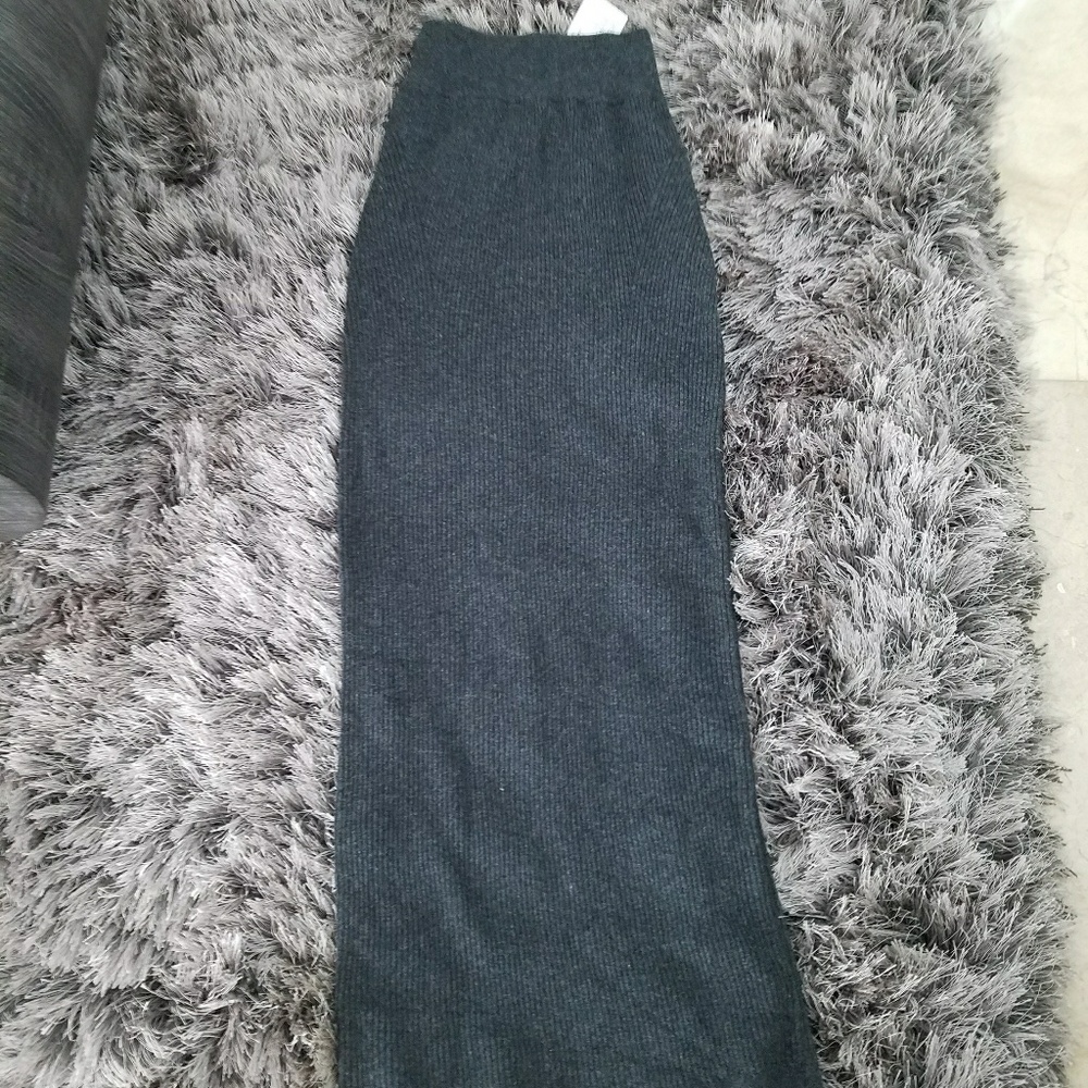 Elizabeth & James sweater skirt