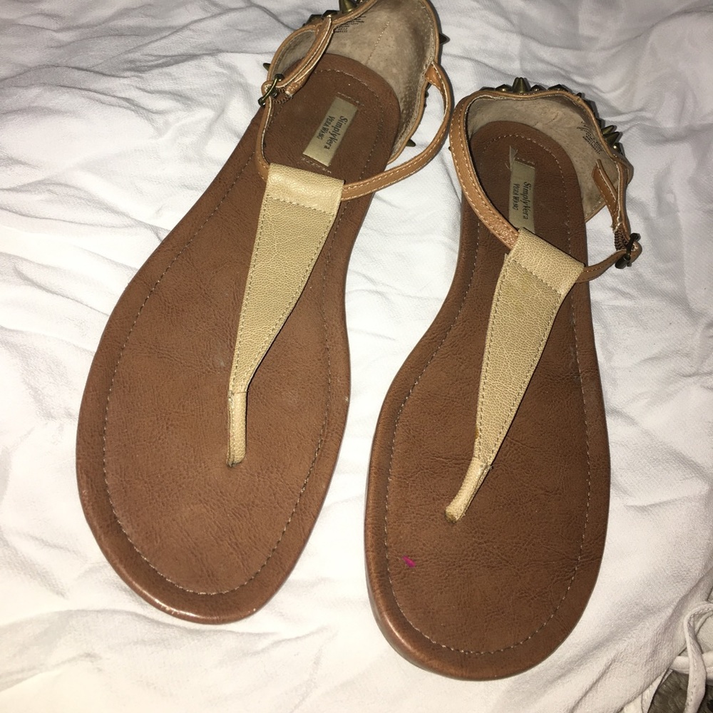 Simply Vera spiked tan shoes