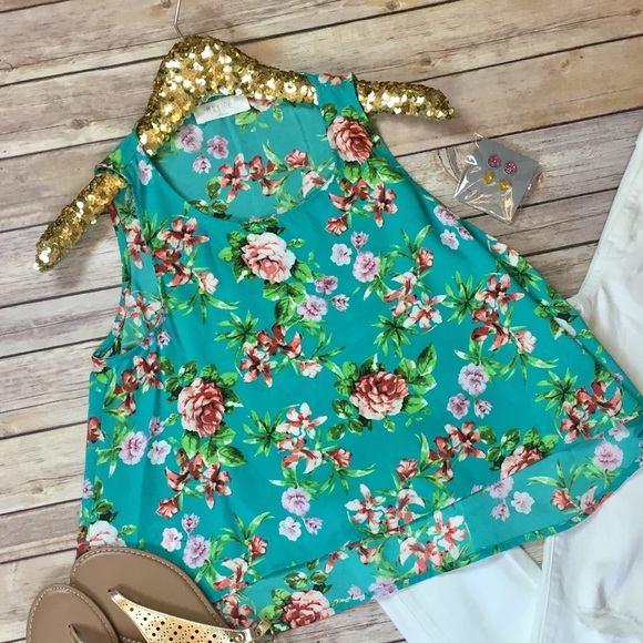 ❗️Last 2! S-M Floral print top - Picture 3 of 7