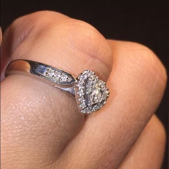 STOLEN Heart shaped Diamond ring - Picture 3 of 4