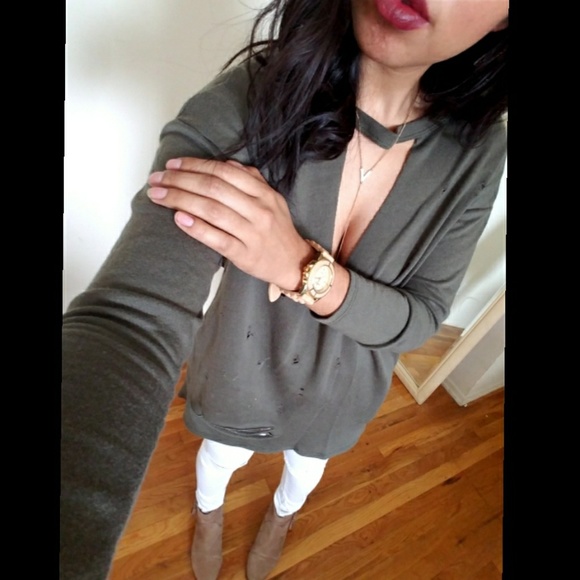 DARK OLIVE DEEP V DISTRESSED TOP - Picture 4 of 4