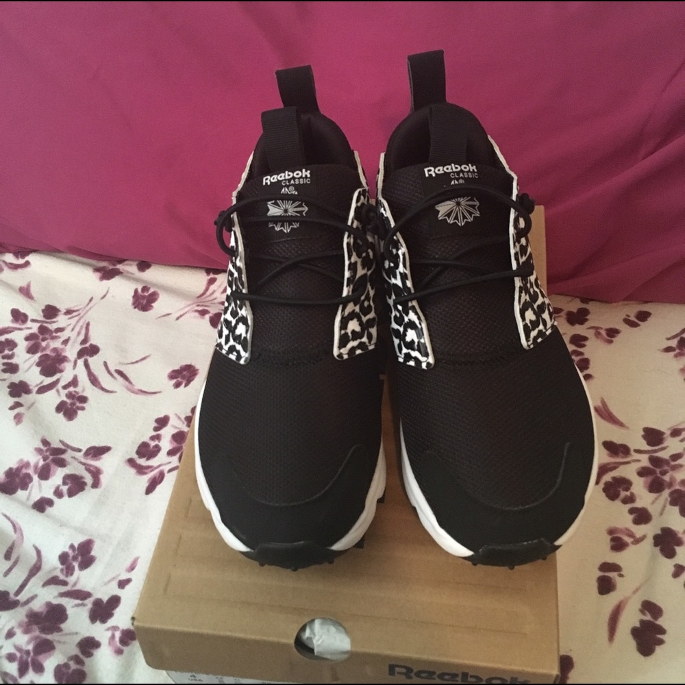 Reebok sneakers 👟