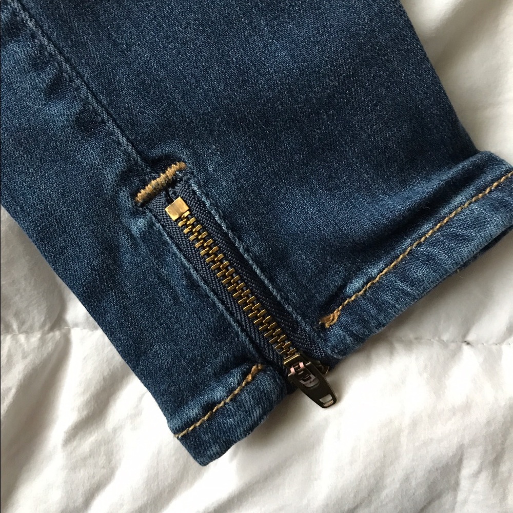 Hollister Jean Jeggings With Zipper Design
