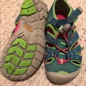 Kids size 10 keen sandals