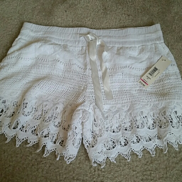 White lace shorts - Picture 1 of 2