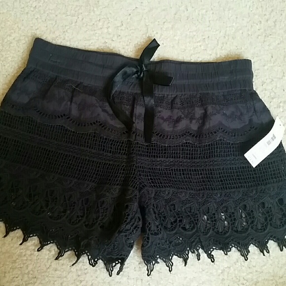 Black lace shorts - Picture 1 of 2