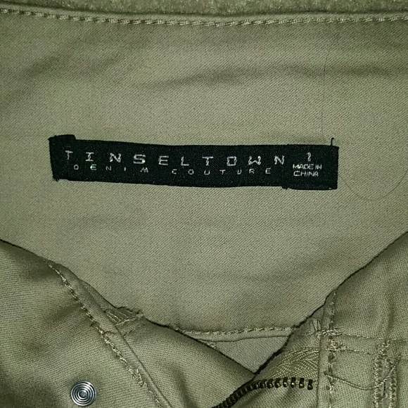 Tan highwaisted shorts - Picture 3 of 3