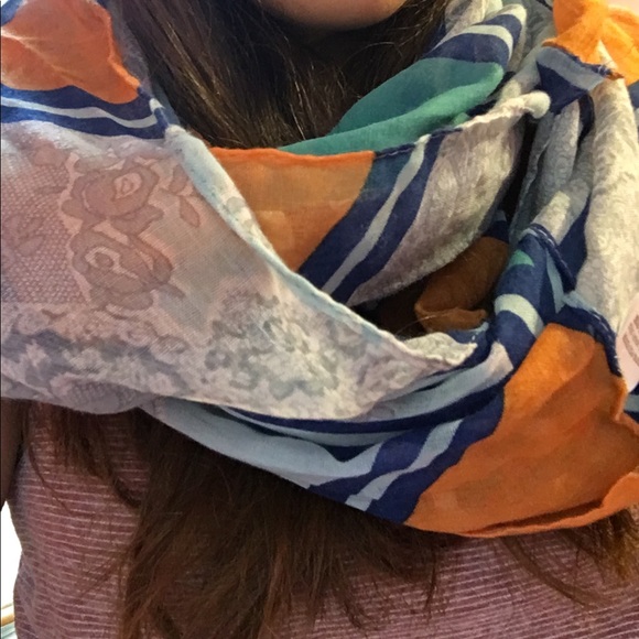 INFINITY SCARF - Picture 1 of 3