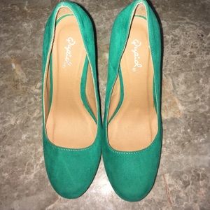 Final price Green heels