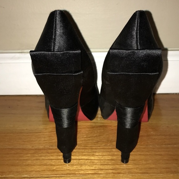 Paris Hilton Satin Black Heels - Picture 3 of 5