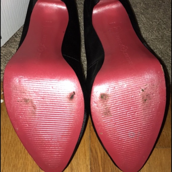 Paris Hilton Satin Black Heels - Picture 4 of 5