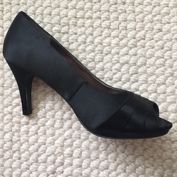 Peep-toe Pumps - Picture 3 of 4