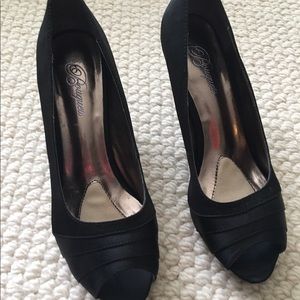Peep-toe Pumps