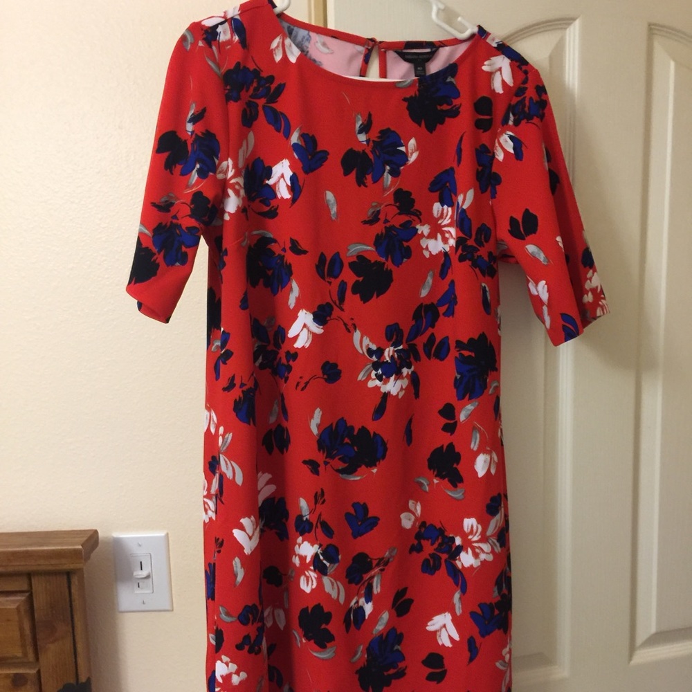 Banana republic red floral lose fit dress 👗 NWT