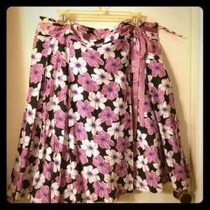 Flower skirt in excellent condition