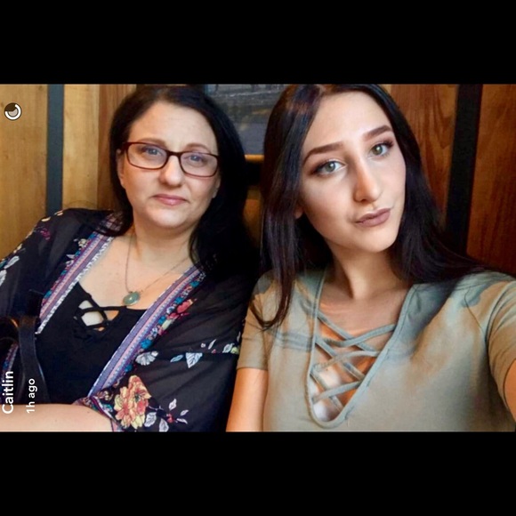 Meet your Posher, Dawn - Picture 2 of 3