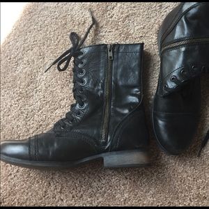 SHORT SALE Steve Madden Troopa Combat boots