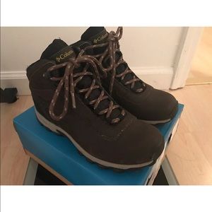 Columbia Boys Waterproof shoes size 3