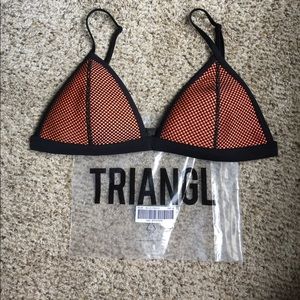 Triangl Ollie- Billie Firefly top M