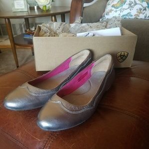 Size 9 Ariat Flats
