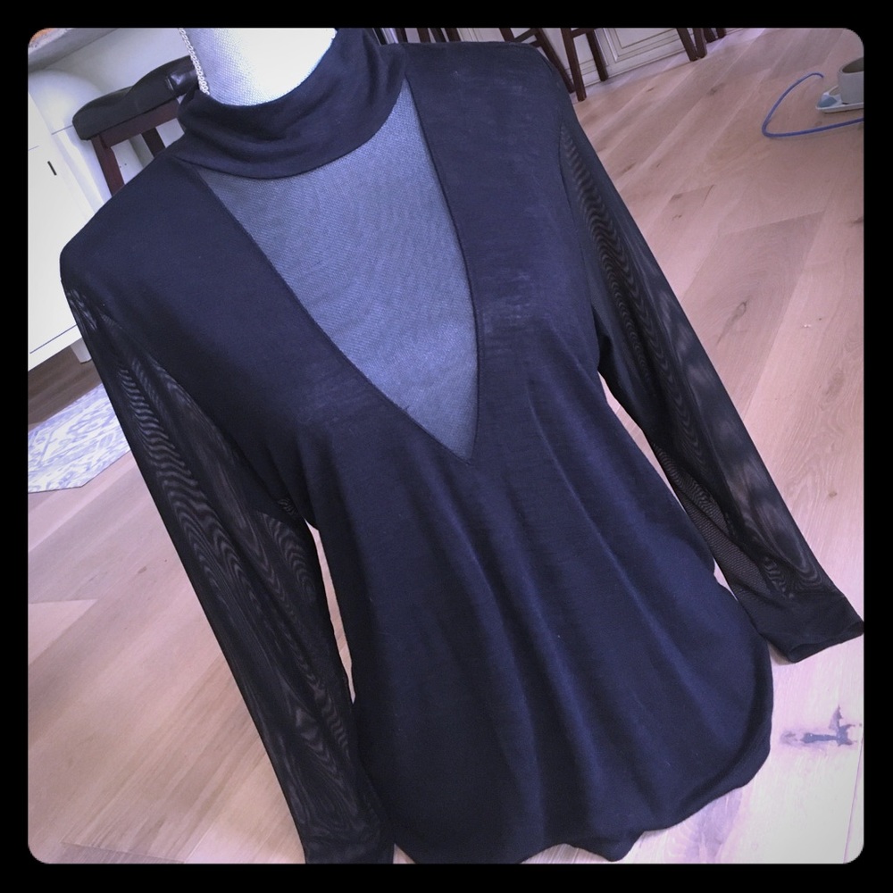NWT Gorgeous black v-front top
