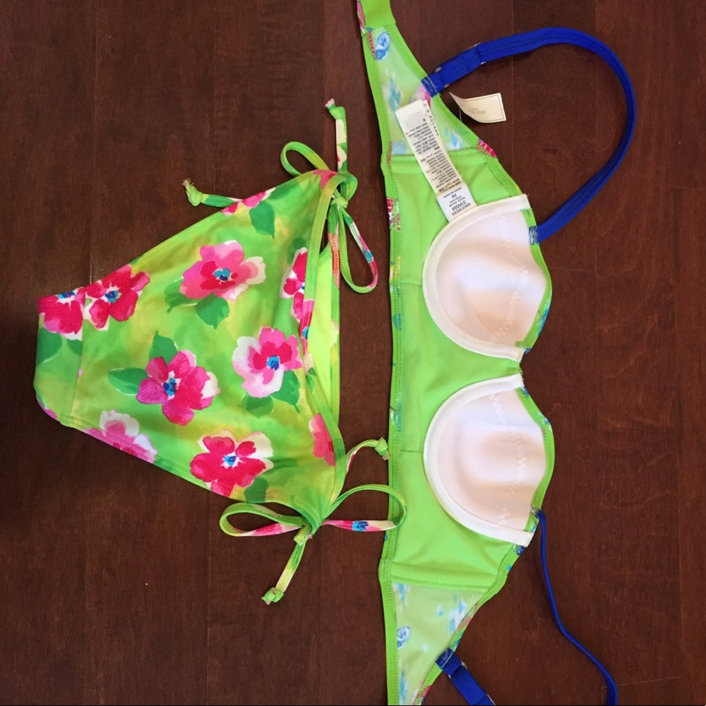 Bikini - Picture 2 of 2
