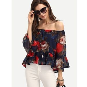 Off shoulder floral blouse 🌹