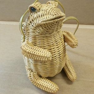 Straw frog handbag
