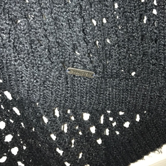 Hollister V-Neck Sweater - Picture 3 of 3