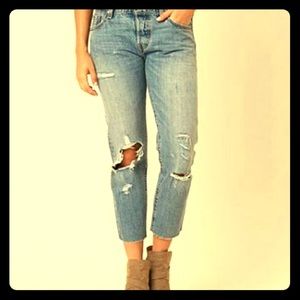NWT 501 distressed cropped jeans