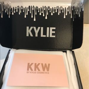 Kylie Cosmetics - 1x KKW Crème Liquid Lipstick