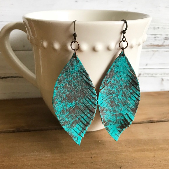 Distressed leather feather earrings🌿Rustic Boho - Picture 5 of 6