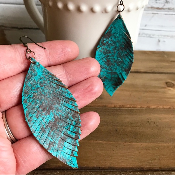 Distressed leather feather earrings🌿Rustic Boho - Picture 3 of 6