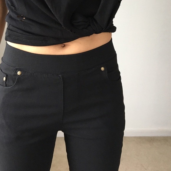 SALE Frayed hem denim pants with cutout knee. - Picture 5 of 6