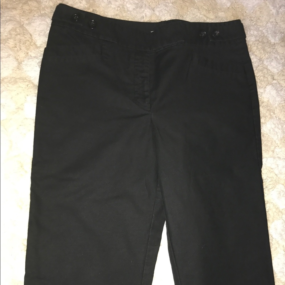 Ann Taylor Margo Capri Pants in Black, Size 6.