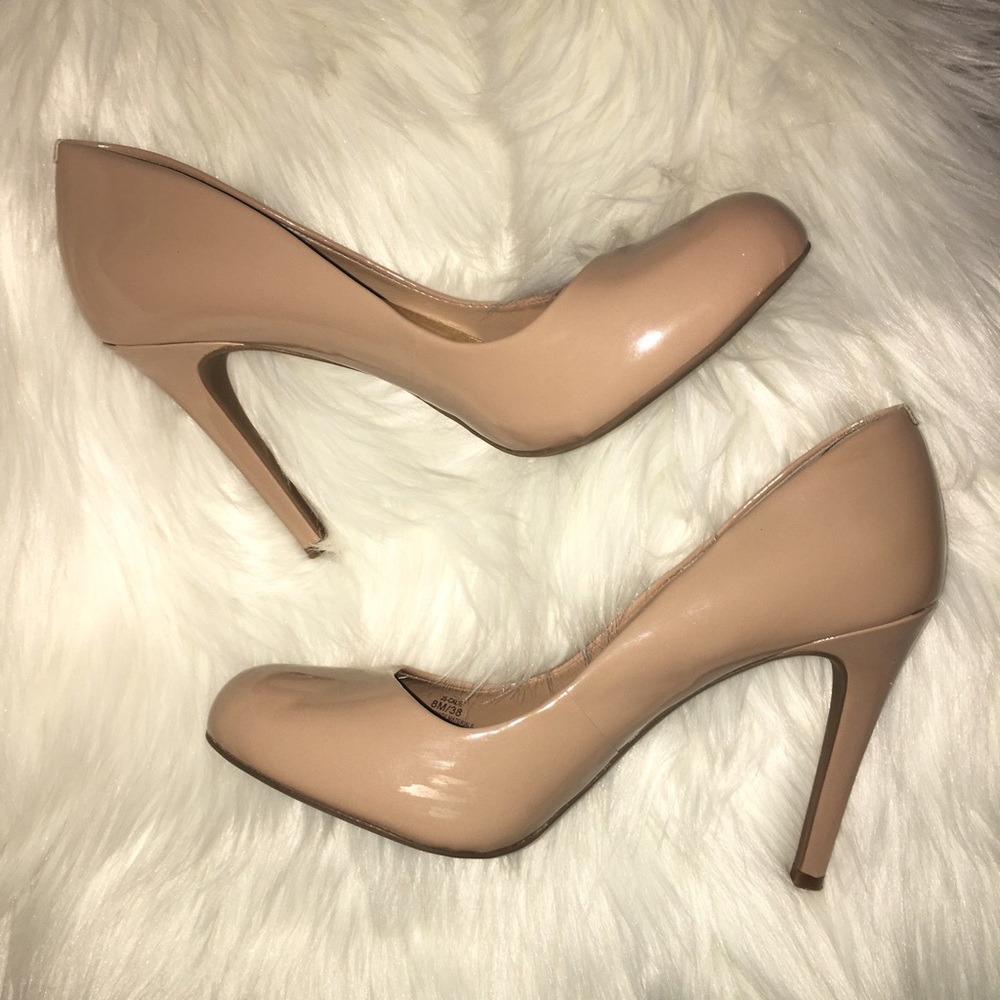 Nude Pumps