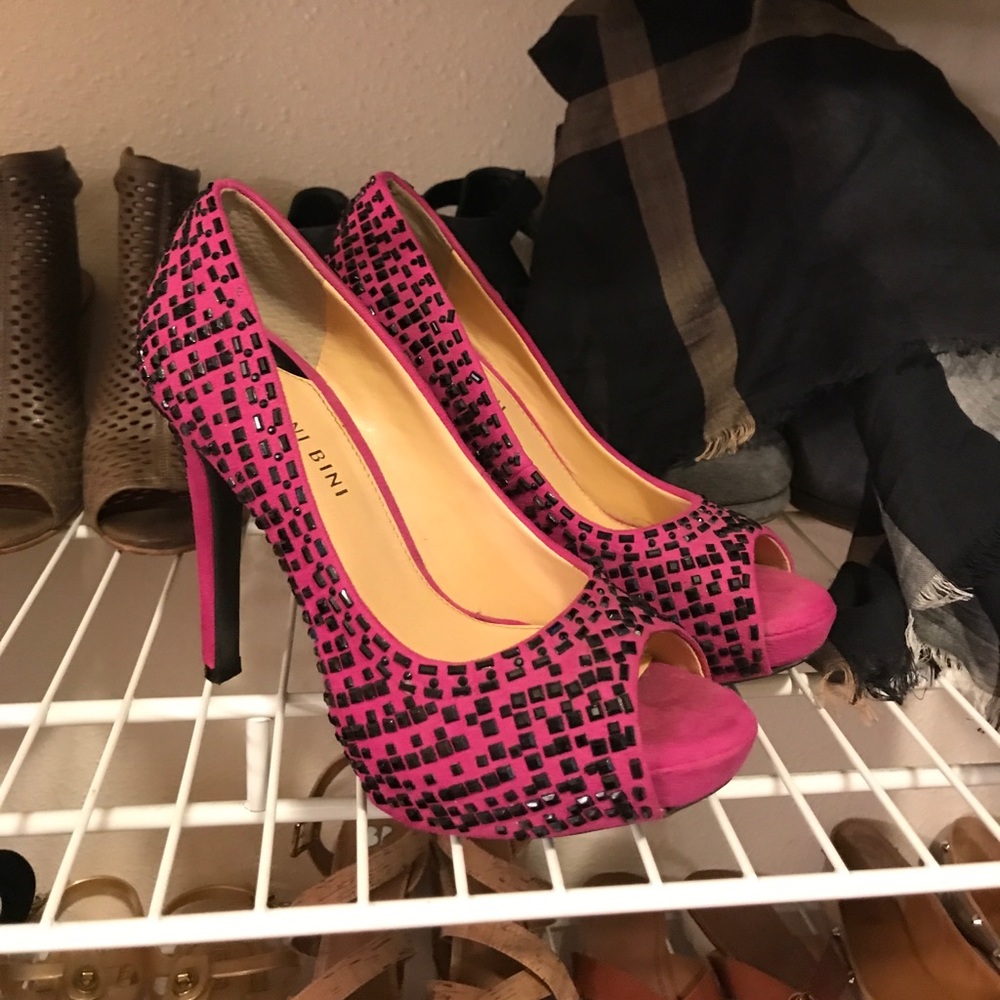 LAST CHANCE! Gianni Bini pink peep toe heels