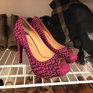 LAST CHANCE! Gianni Bini pink peep toe heels