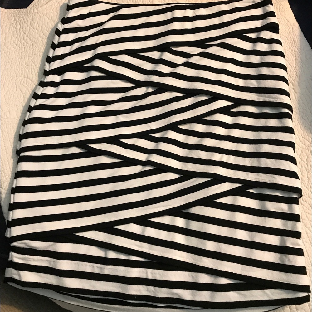 White House Black Market-EUC-Skirt-Size 8/10