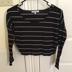 Black and white stripe long sleeve crop top
