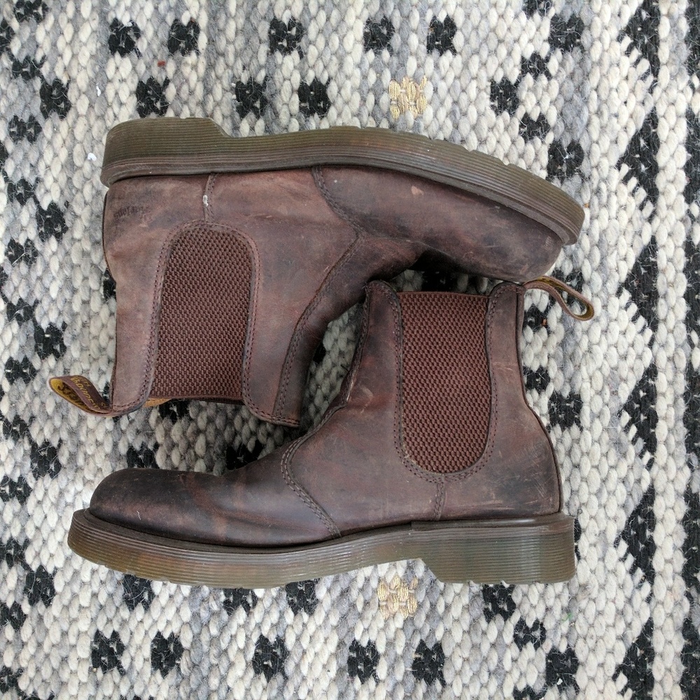 Dr. Martens Unisex 2976 Crazy Horse Chelsea Boot