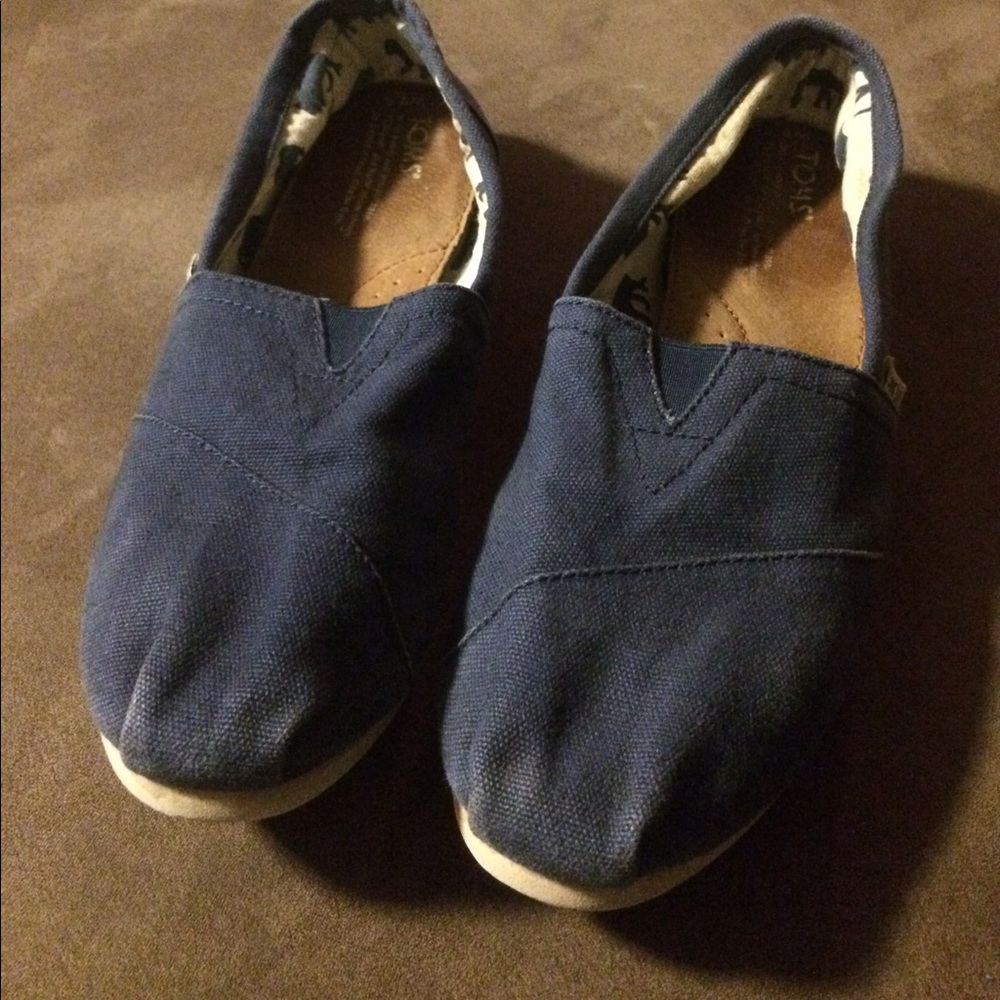 Navy TOMS size woman's 9.5
