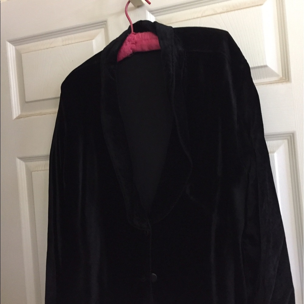 Short black velvet jacket