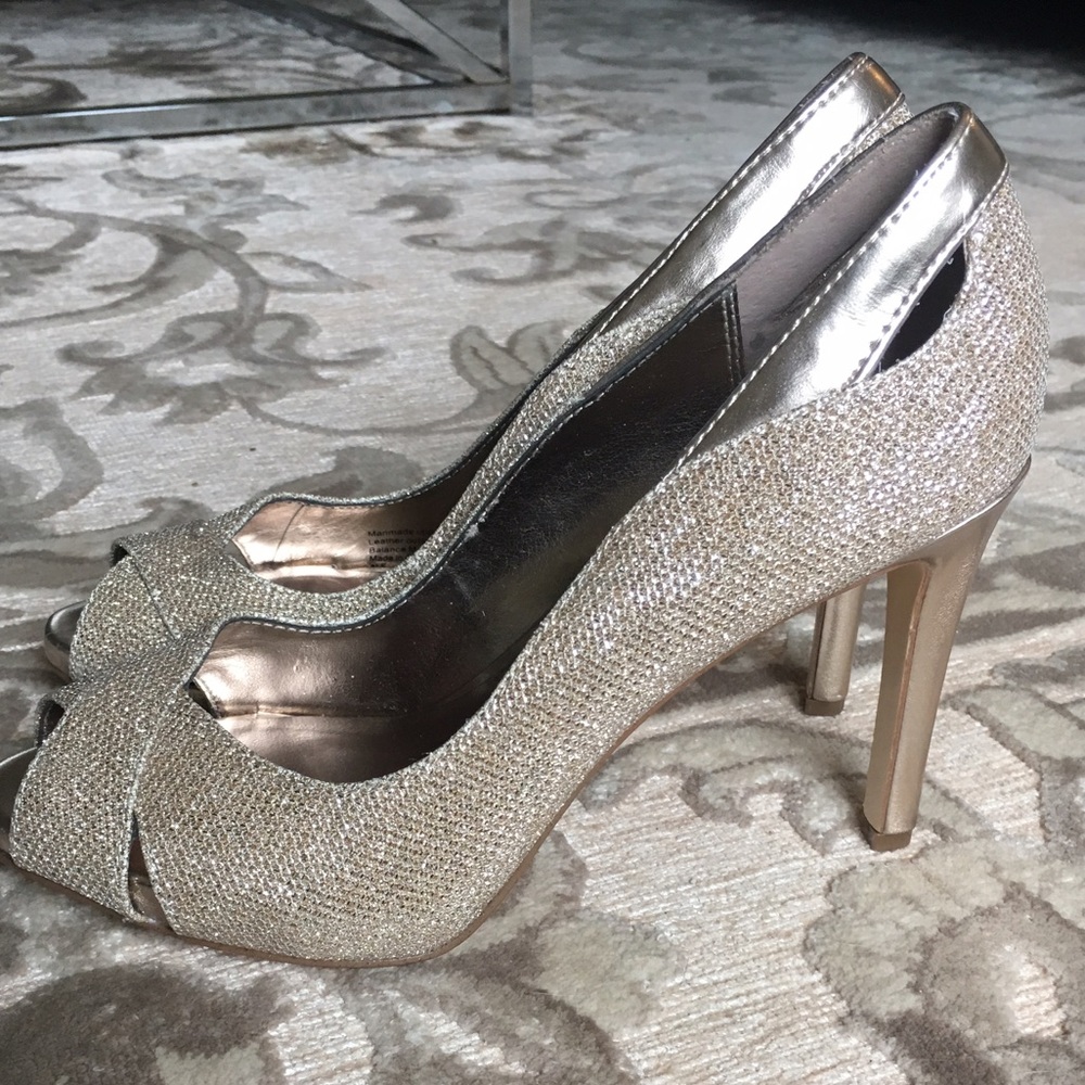 Gold pumps