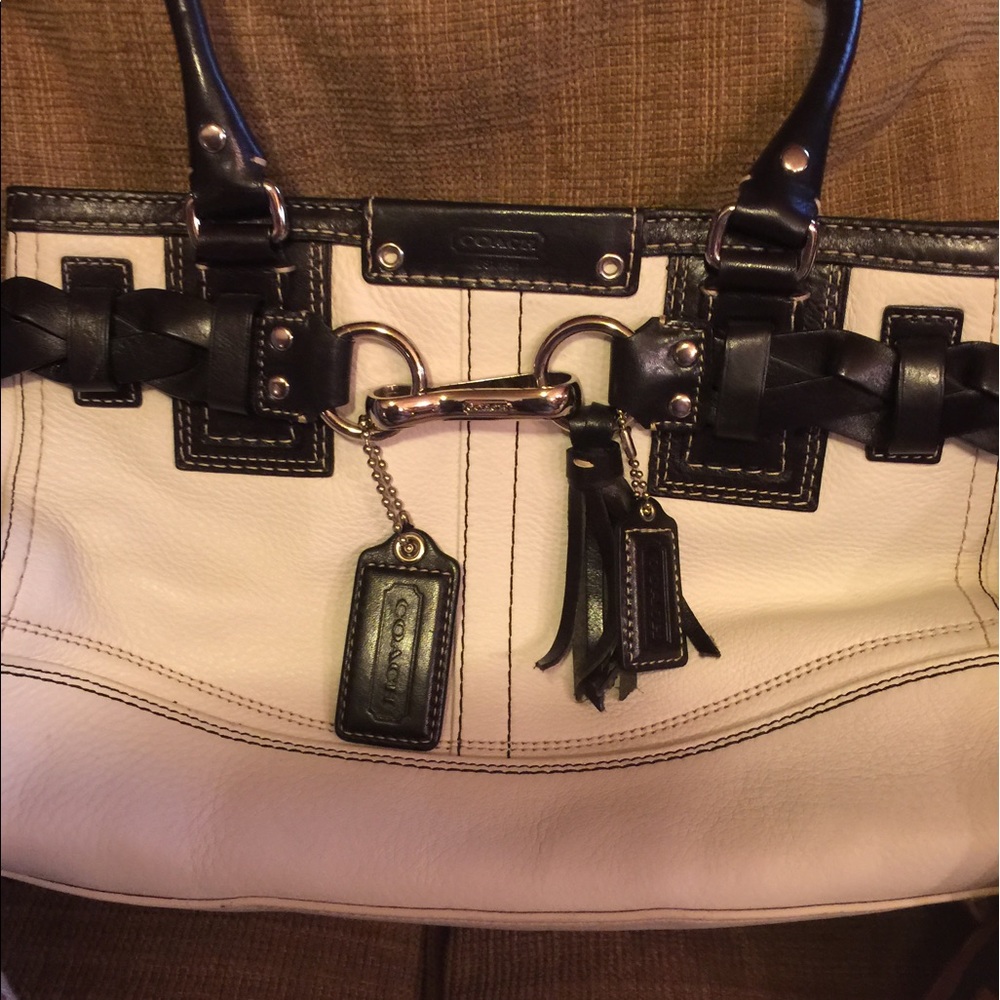 Coach purse very cute one hour left